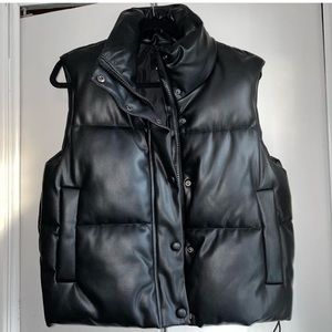 Zara faux leather vest size small 35$